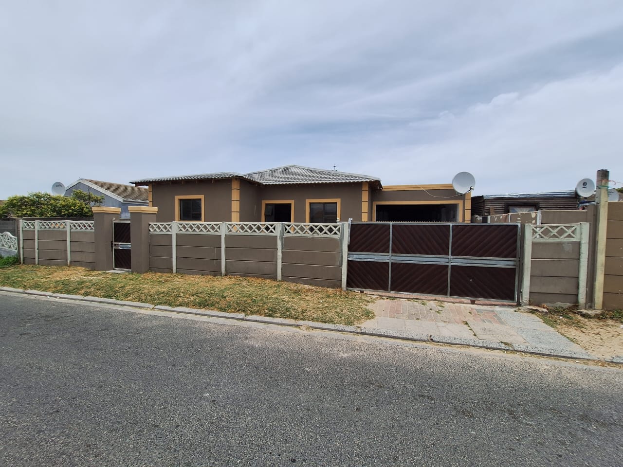 3 Bedroom Property for Sale in Hillcrest Heights Western Cape